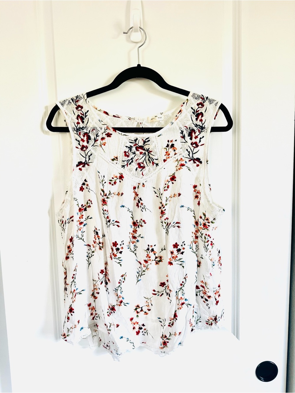 Embroidered Floral Tank Top - White - Picture 2 of 8